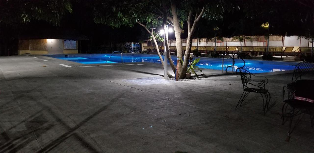 Buenavista Family Inn Tagudin Bagian luar foto